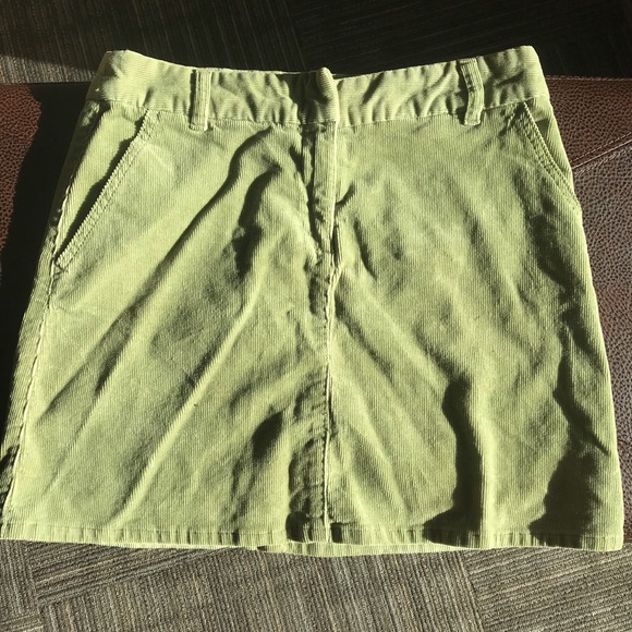 ✨FLASH SALE✨ Green Corduroy Skirt - Picture 1 of 2